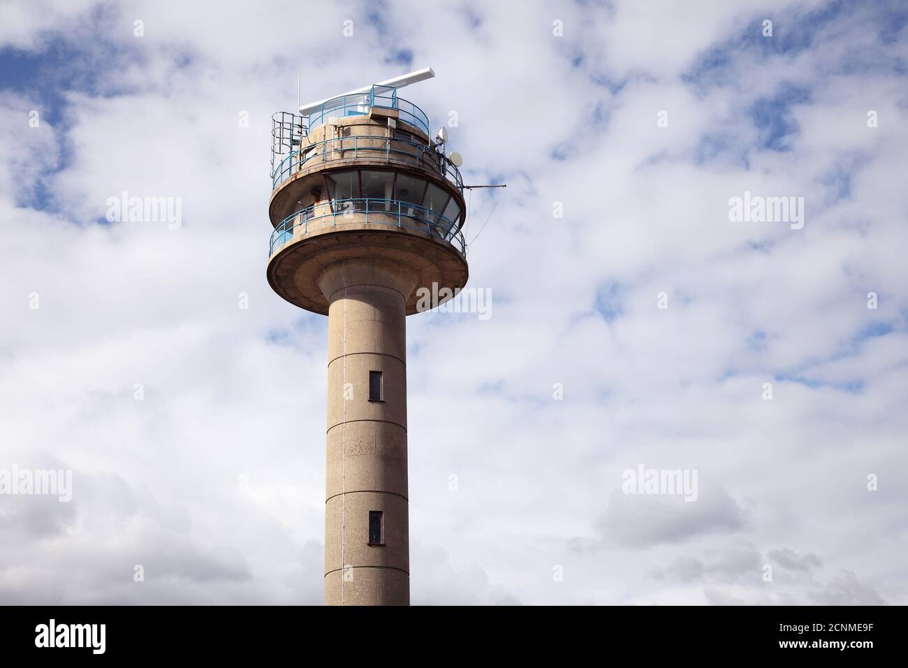 Stazione di osservazione della Torre Calshot gestita dal National Coastwatch Institute (NCI). Foto Stock