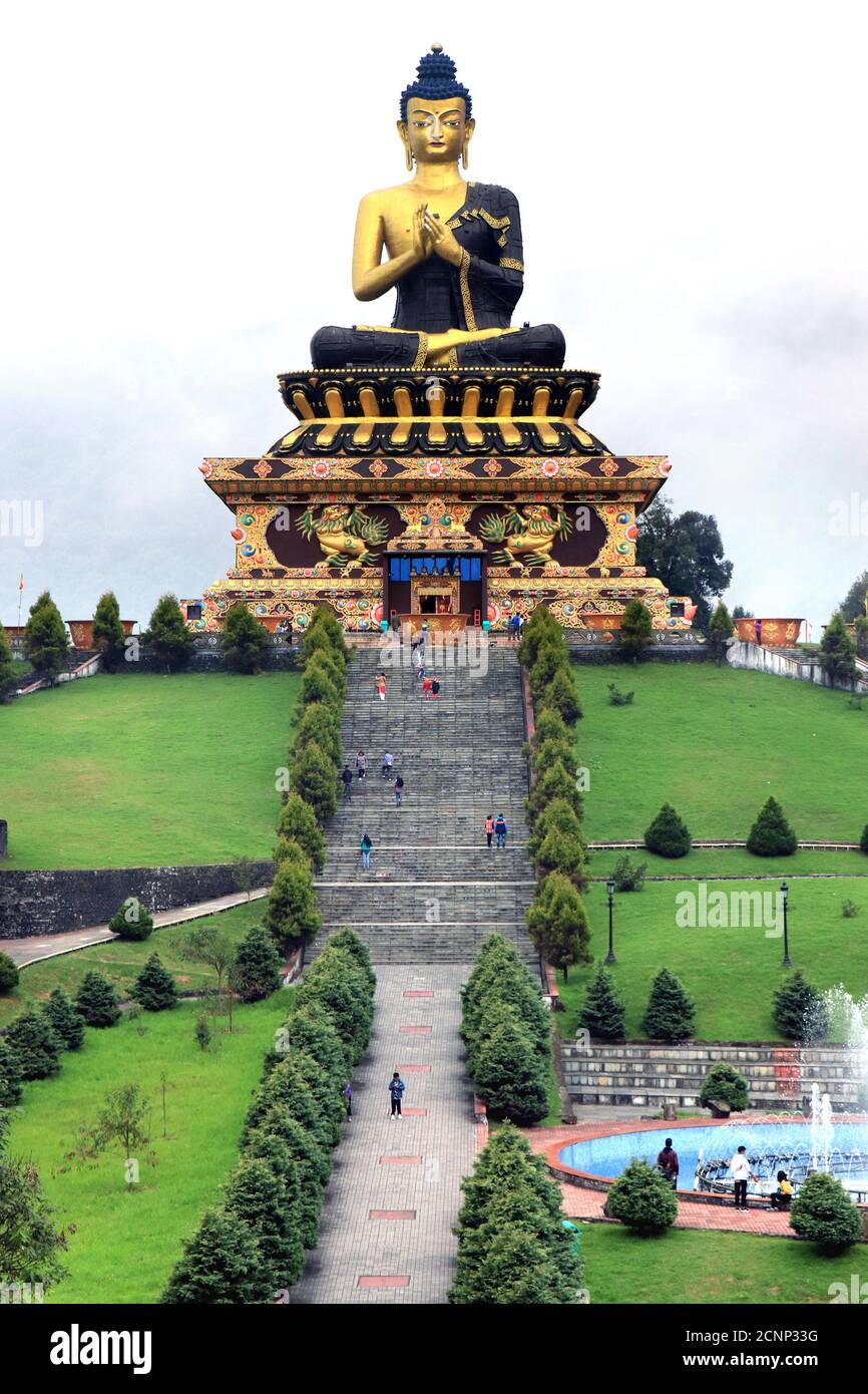 Buddha Parco di Ravangla. Bella statua enorme di Buddha Signore, a Ravangla, Sikkim, India. Statua del Buddha di Gautam nel Parco del Buddha di Ravangla, Sikkim Foto Stock