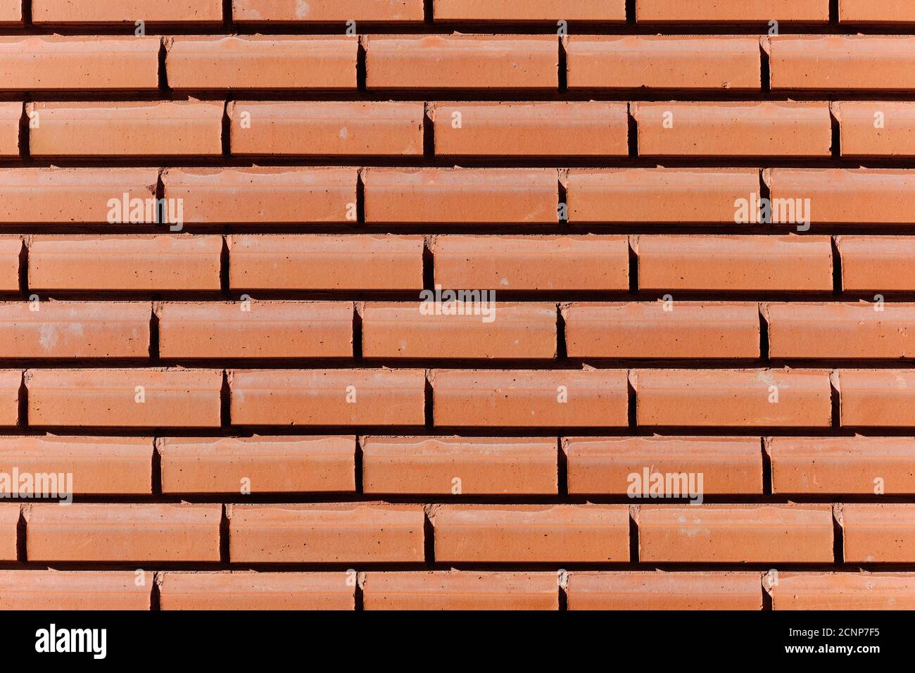 La moderna facciata in mattoni dell'edificio. Modello di muro di mattoni. Foto Stock