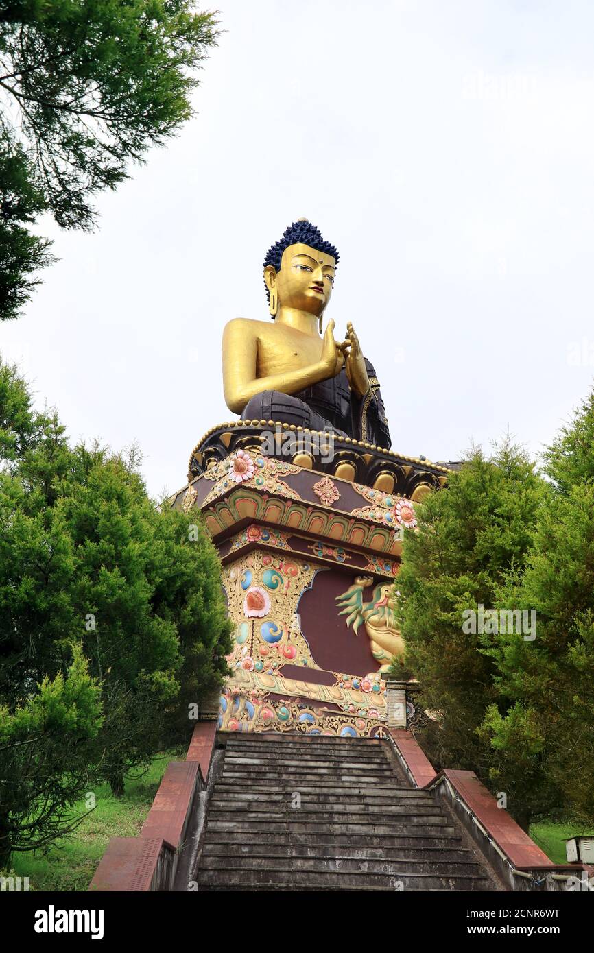 Buddha Parco di Ravangla. Bella statua enorme di Buddha Signore, a Rabangla, Sikkim, India. Statua del Buddha di Gautam nel Parco del Buddha di Ravangla, Sikkim Foto Stock