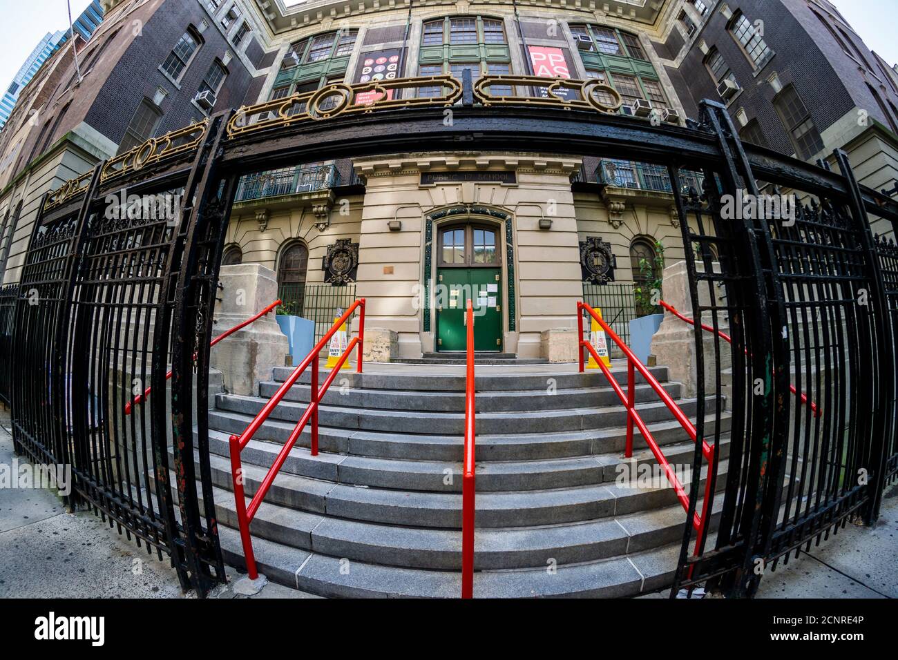 Chiuso la scuola pubblica a New York martedì 15 settembre 2020. New York City sta ritardando l'inizio delle lezioni scolastiche e invece sta per entrare gradualmente nelle lezioni di persona a partire dal pre-K. (© Richard B. Levine) Foto Stock