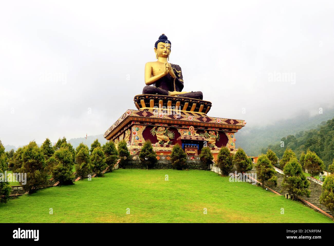 Buddha Parco di Ravangla. Bella statua enorme di Buddha Signore, a Ravangla, Sikkim, India. Statua del Buddha di Gautam nel Parco del Buddha di Ravangla, Sikkim Foto Stock