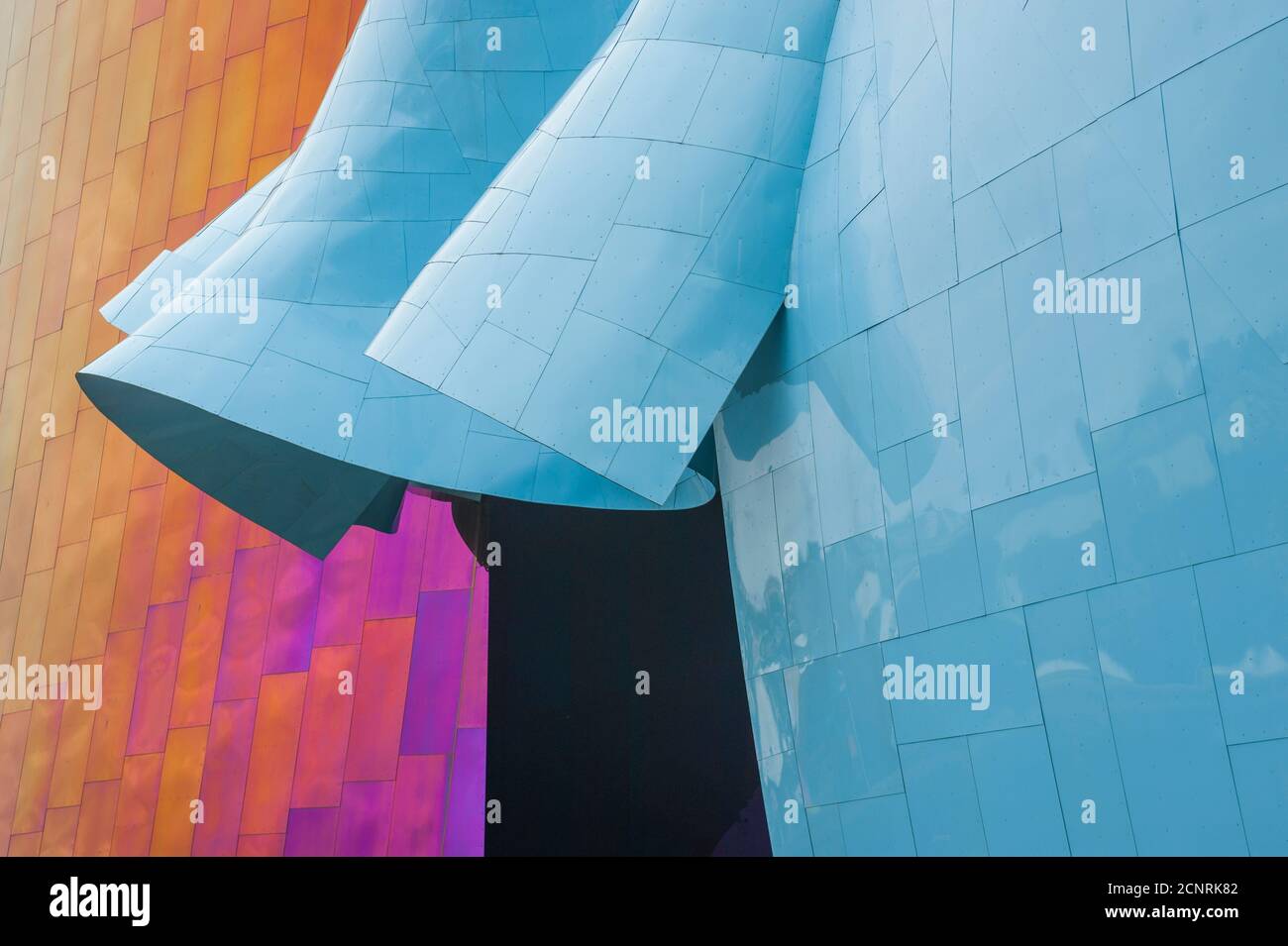Dettaglio dell'architettura metallica del Museum of Pop Culture (progettato da Frank O. Gehry) al Seattle Center di Seattle, Washington state, USA. Foto Stock