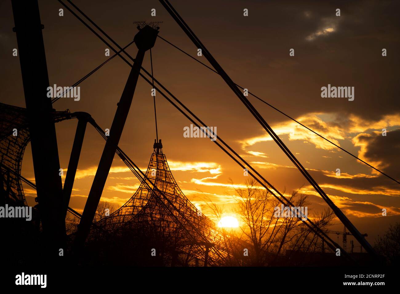 Tramonto sulle Olympiahalle, Olympiapark Monaco, Foto Stock