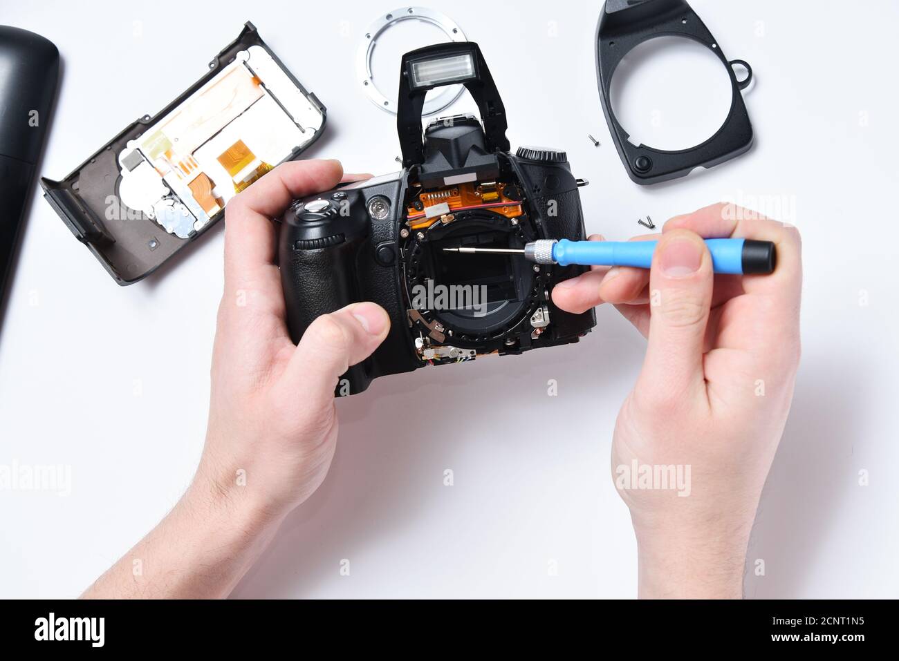 Riparazione manuale a baionetta sulla fotocamera SLR, vista dall'alto Foto Stock