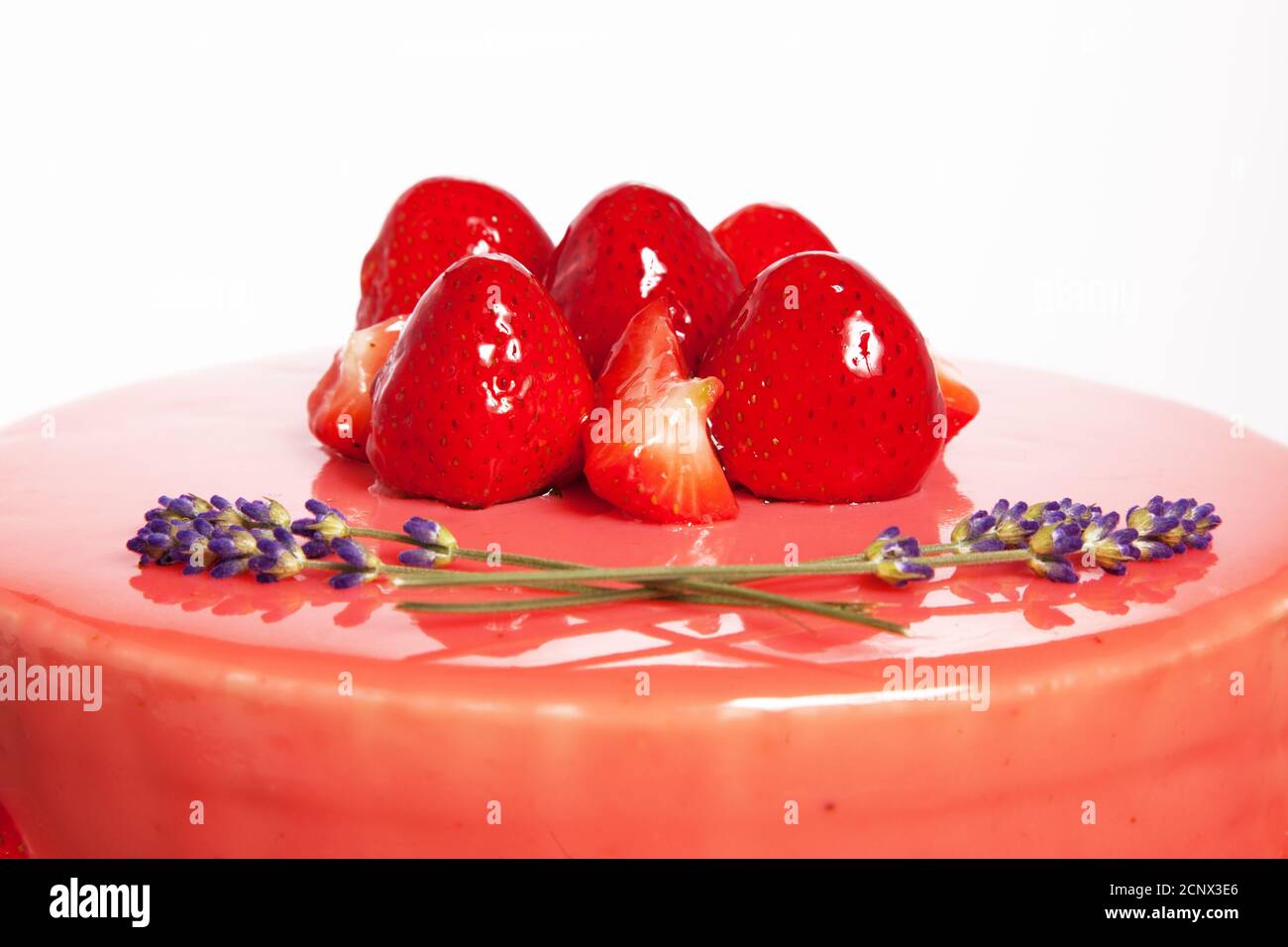 gâteau entremet à la fraise fait maison Foto Stock