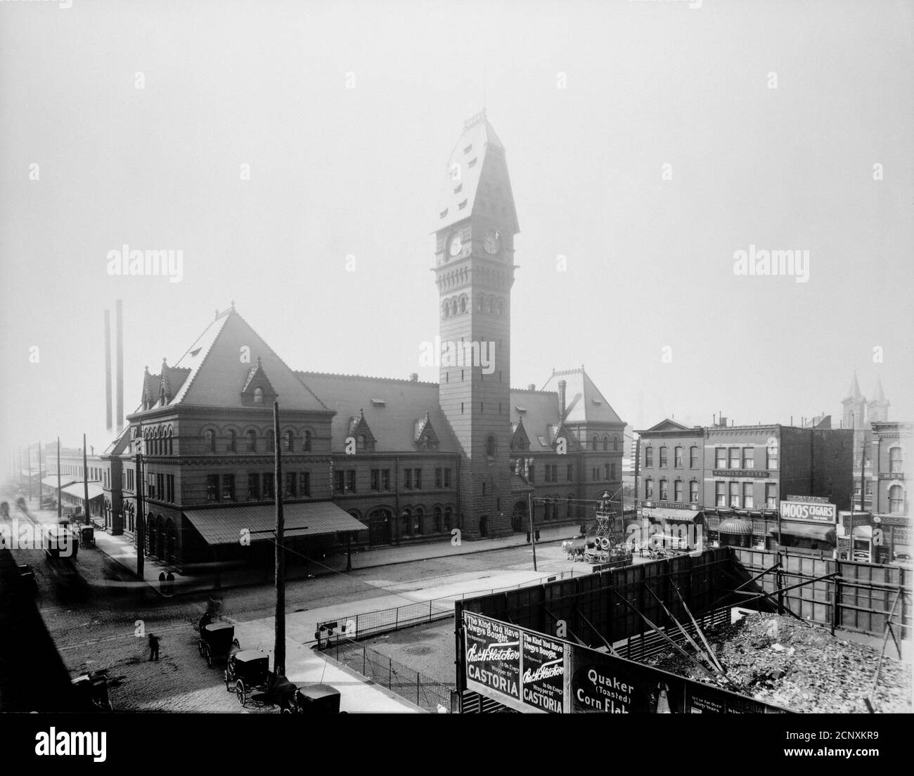 Vista esterna della stazione di Dearborn, situata a Polk Street e South Dearborn Street, Chicago, Illinois, circa 1883. Progettato da Cyrus L. W. Eidlitz. Foto Stock