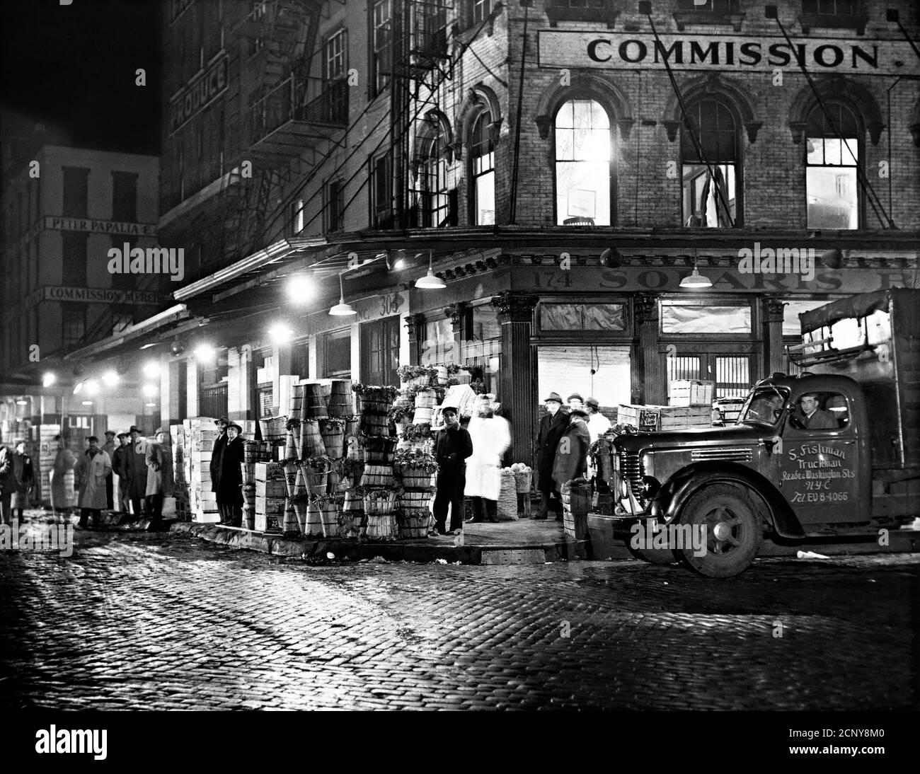 Mercanti di mercato di notte, New York 1952 Foto Stock