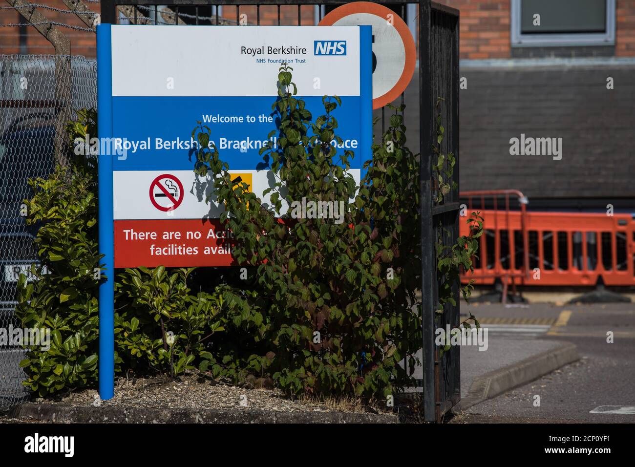 Bracknell, Regno Unito. 18 Settembre 2020. Un cartello all'esterno del sito per un nuovo laboratorio faro COVID-19 presso il Royal Berkshire Bracknell Healthspace. Il Dipartimento della Sanità e dell'assistenza sociale ha annunciato che la capacità di test del coronavirus sarà potenziata dalla creazione di due nuovi Lighthouse Laboratories a Newcastle e Bracknell, Con il sito di Bracknell che sarà gestito da Berkshire e Surrey Pathology Services con l'obiettivo di 40,000 test elaborati al giorno entro febbraio 2021. Credit: Mark Kerrison/Alamy Live News Foto Stock