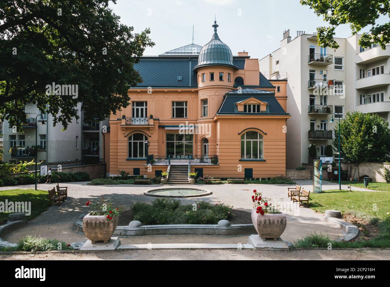 Brno, Repubblica Ceca - Settembre 13 2020: Villa Loew-Beer, facciata lato giardino Foto Stock