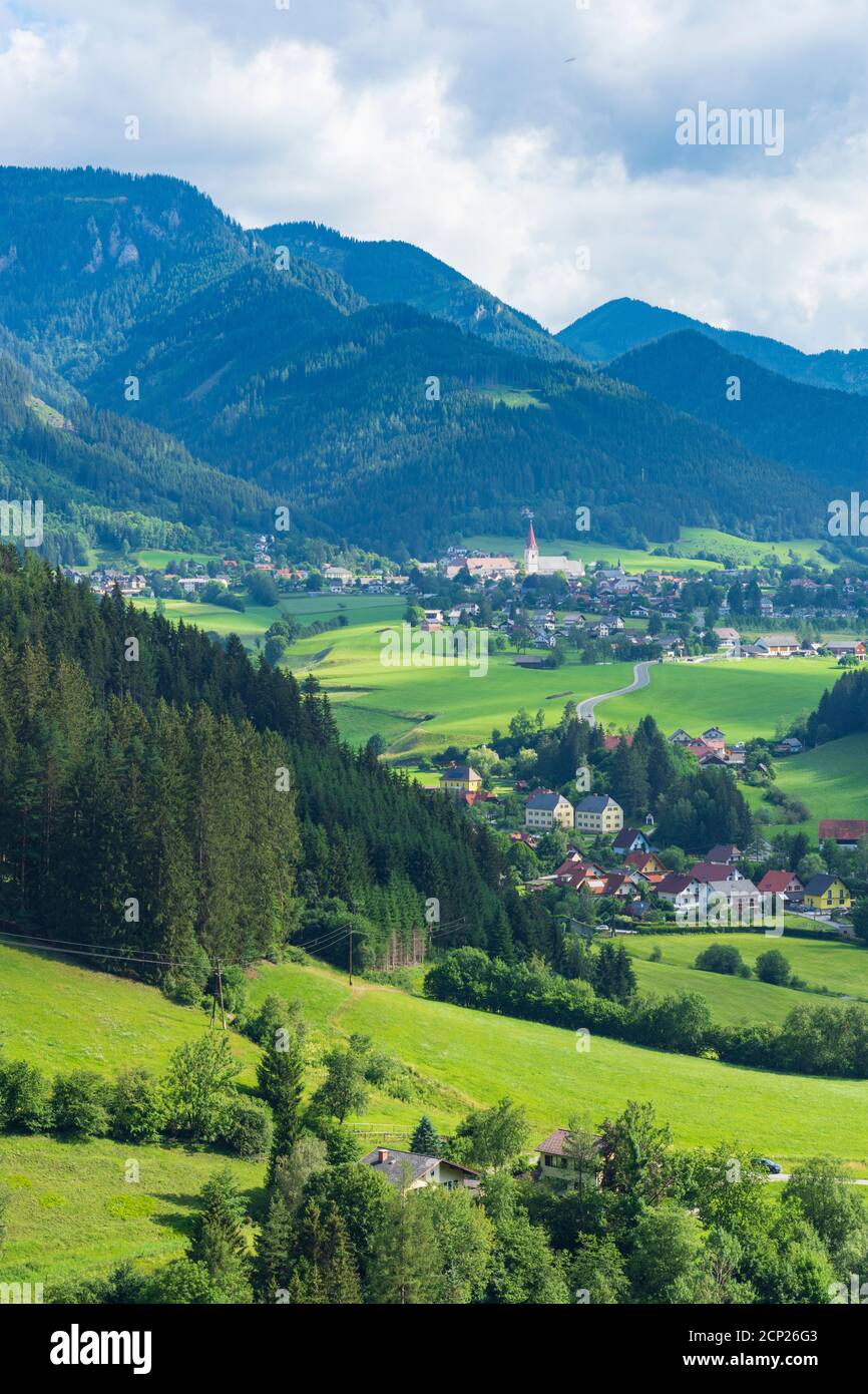 Aflenz, villaggi Aflenz (indietro) e Palbersdorf (di fronte), Hochschwab montagne in Hochsteiermark, Steiermark / Stiria, Austria Foto Stock