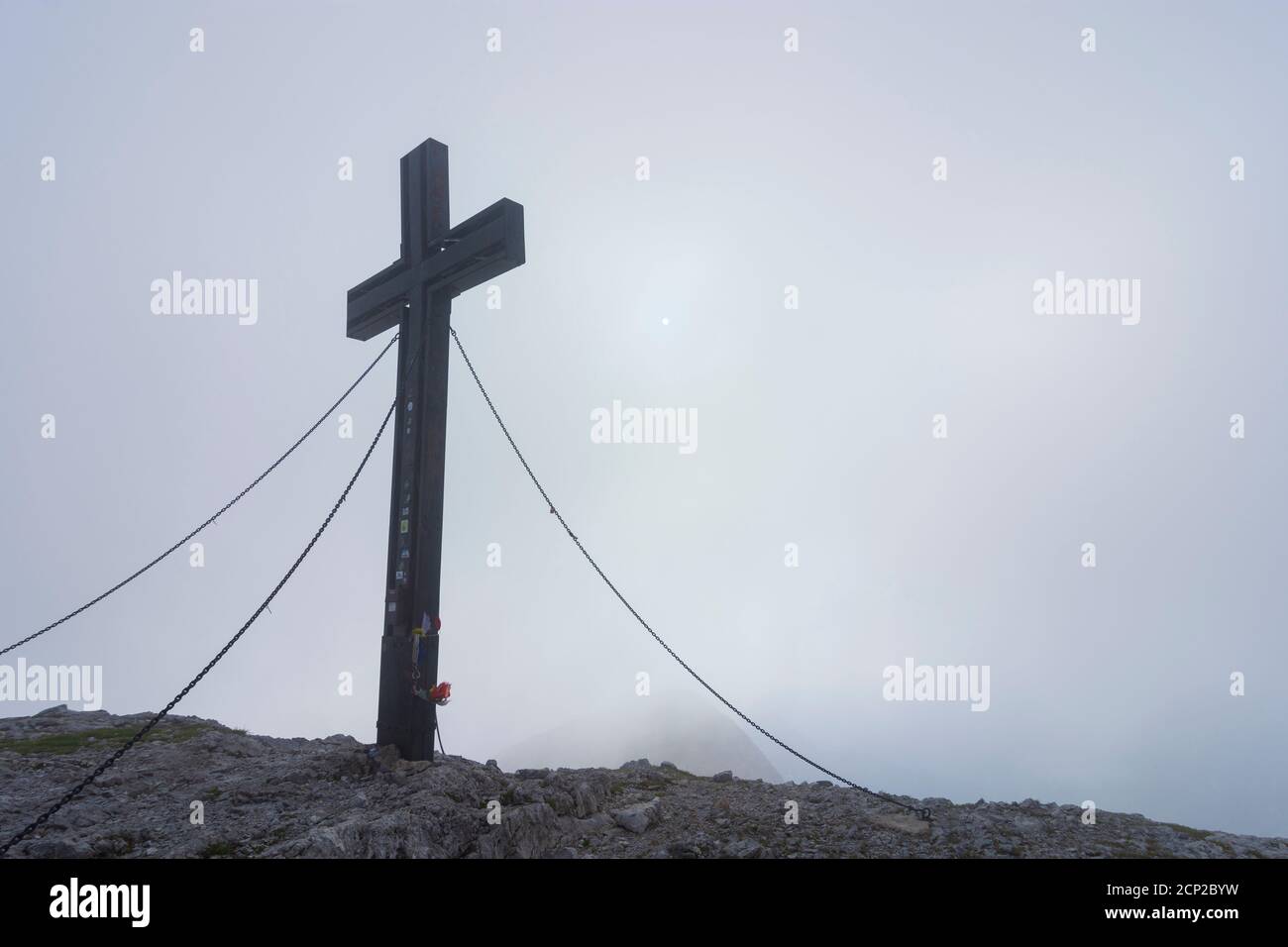 Monti Hochschwab, cima attraversare Hochschwab, nebbia in Hochsteiermark, Steiermark / Stiria, Austria Foto Stock