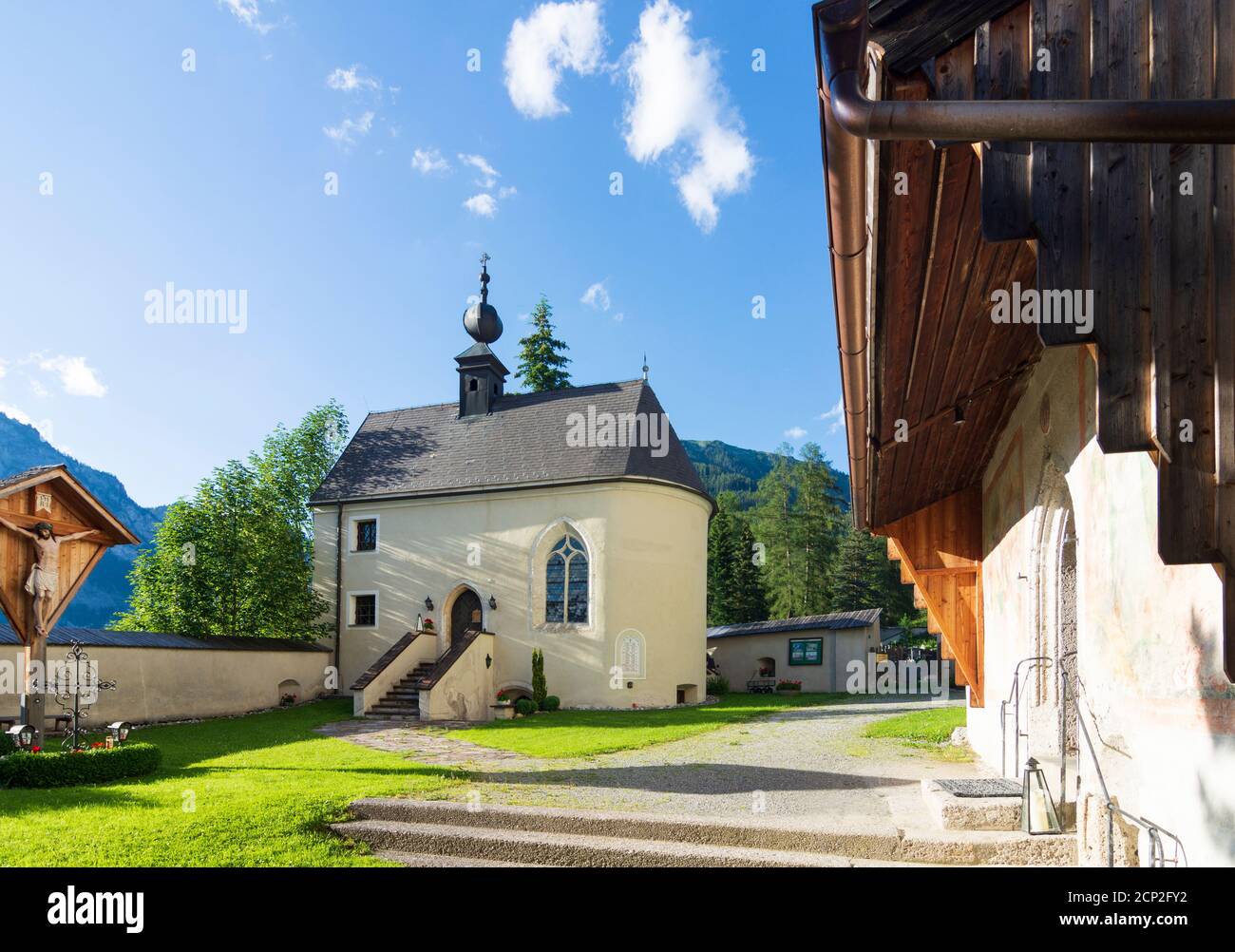 Tragöß-Sankt Katharein, chiesa, cappella Antoniuskapelle (a sinistra) a Tragöß in Hochsteiermark, Steiermark / Stiria, Austria Foto Stock