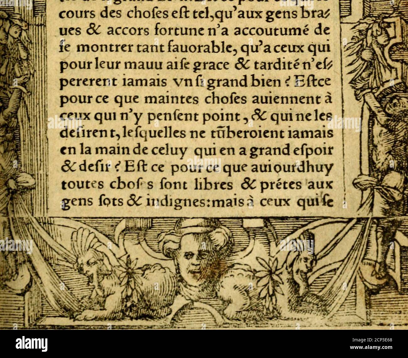 . Le pemme de Pierre Covstav . £T XSjji^ ts4uoir tropplits de fhueur & guerdon ,^ )  &® o itvru rnifle oh coint » & du tout da-g| moifeau. NARRATION PHILOSOPHIQUE QVelcun fe pourra à bo droit émeruciller, que Vulcain posed ÔC enfu*mé ait peu auoir par mariage VE*WM*§ nus ^ Grâce tant accondes en toutesbeautés de corps:veuque Mercure nonmoins prisé pour fa belle ftature ÔC ele*gande de cors, Que pour le don deloquence ÔC fçauoir neut ïamais la moindre partie de fi Grand bien* EFT ce pour ce que lecours des chofes eft te^quaux gens bra*ue ÔC accors fortune na accoutumé deche montrer tantfauorab Foto Stock