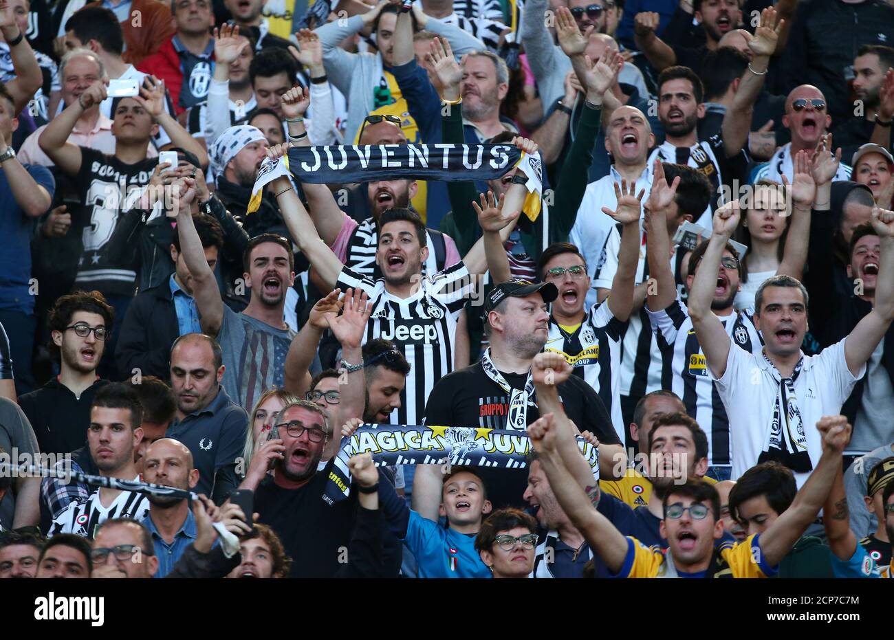 Juventus fans immagini e fotografie stock ad alta risoluzione - Alamy