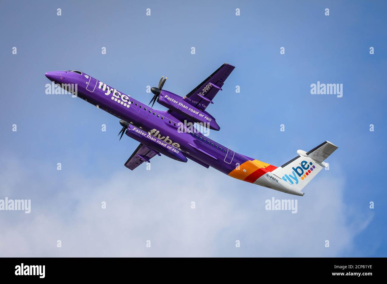 Duesseldorf, Nord Reno-Westfalia, Germania - l'aereo Flybe decolta dall'aeroporto internazionale di Duesseldorf, DUS, Nord Reno-Westfalia, Germania Foto Stock