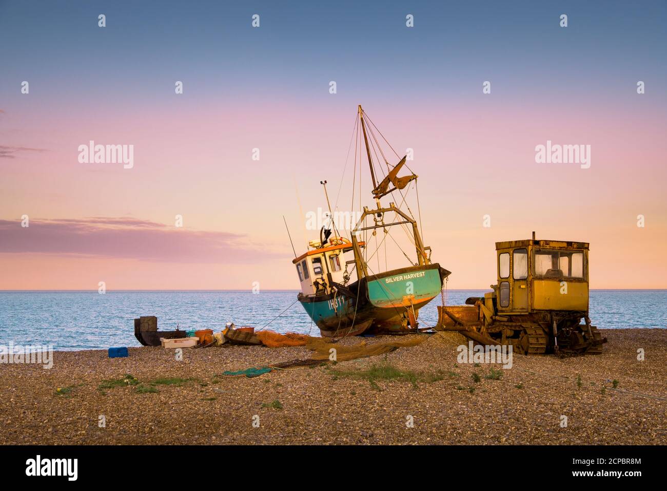 Barca da pesca sulla spiaggia di Aldeburgh. Foto Stock