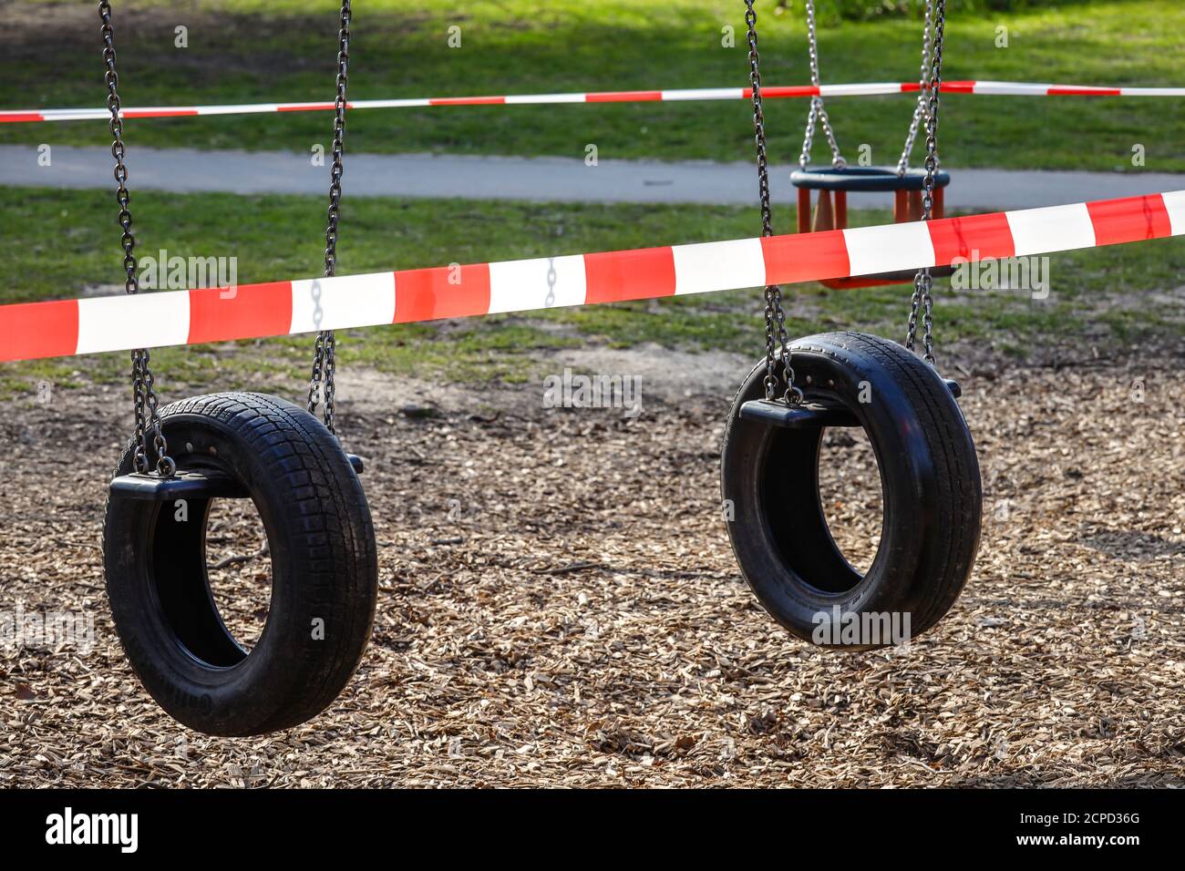 Parco giochi per bambini nel giardino della città chiuso a causa del divieto di contatto pandemico corona, Essen, zona Ruhr, Nord Reno-Westfalia, Germania Foto Stock