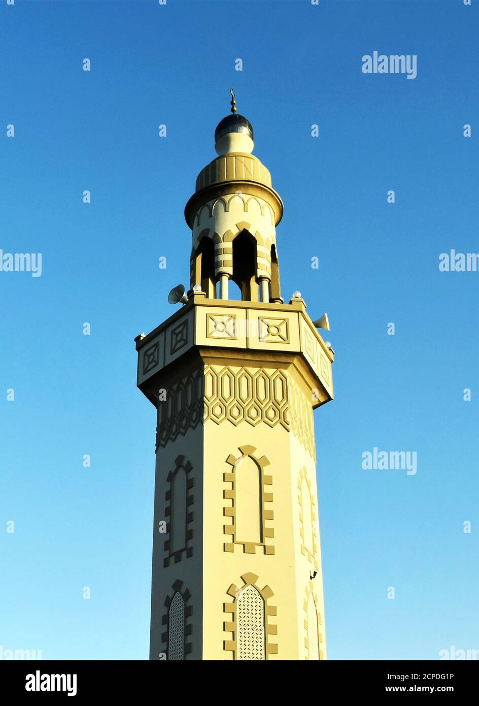 Vista esterna del Grand Masjid. Muscat, Oman - 24-09-2020 Foto Stock