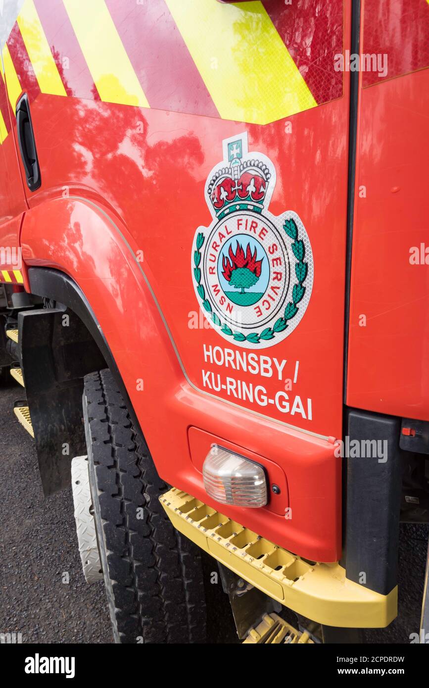 Il fuoco rurale Servizio del nuovo Galles del Sud emblema o. Simbolo mostrato sul lato di un Hornsby Ku-Ring-Gai Rural Camion antincendio (RFS) Foto Stock