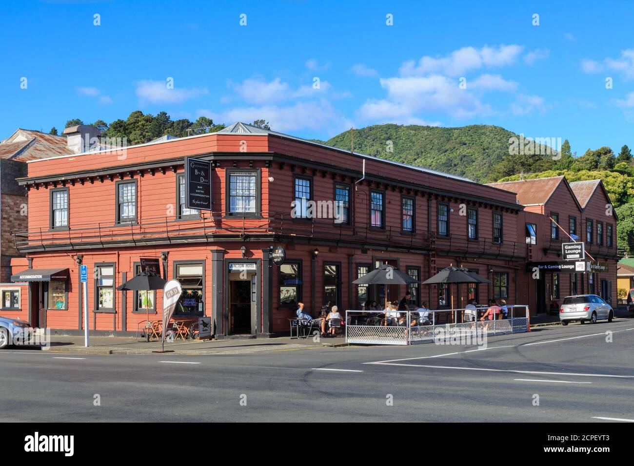 Lo storico Junction Hotel nel Tamigi, Nuova Zelanda, è un edificio in legno costruito nel 1869 Foto Stock