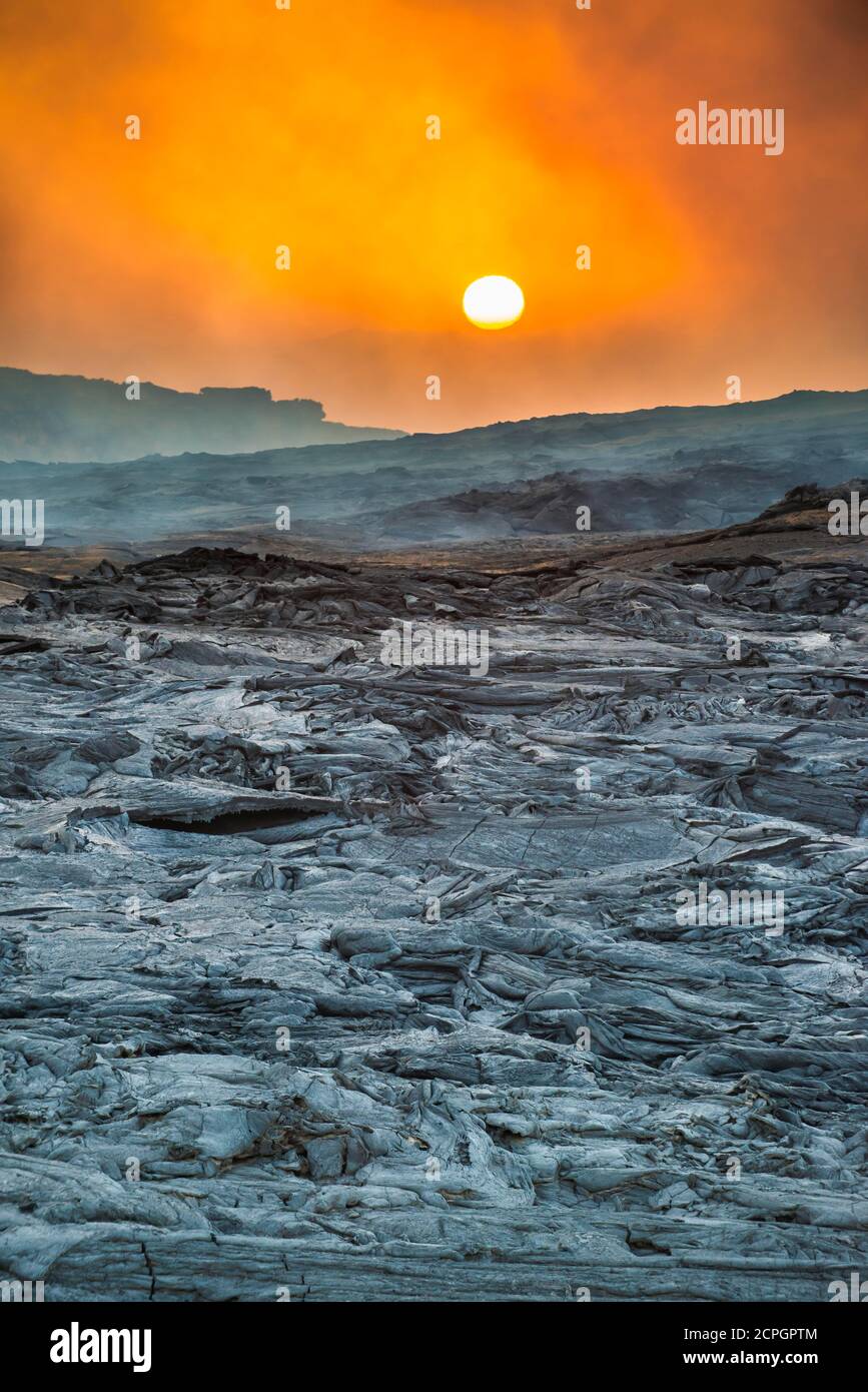 Alba sul campo di lava, scudo vulcano Erta Ale, depressione Danakil, Afar regione, Etiopia, Africa Foto Stock