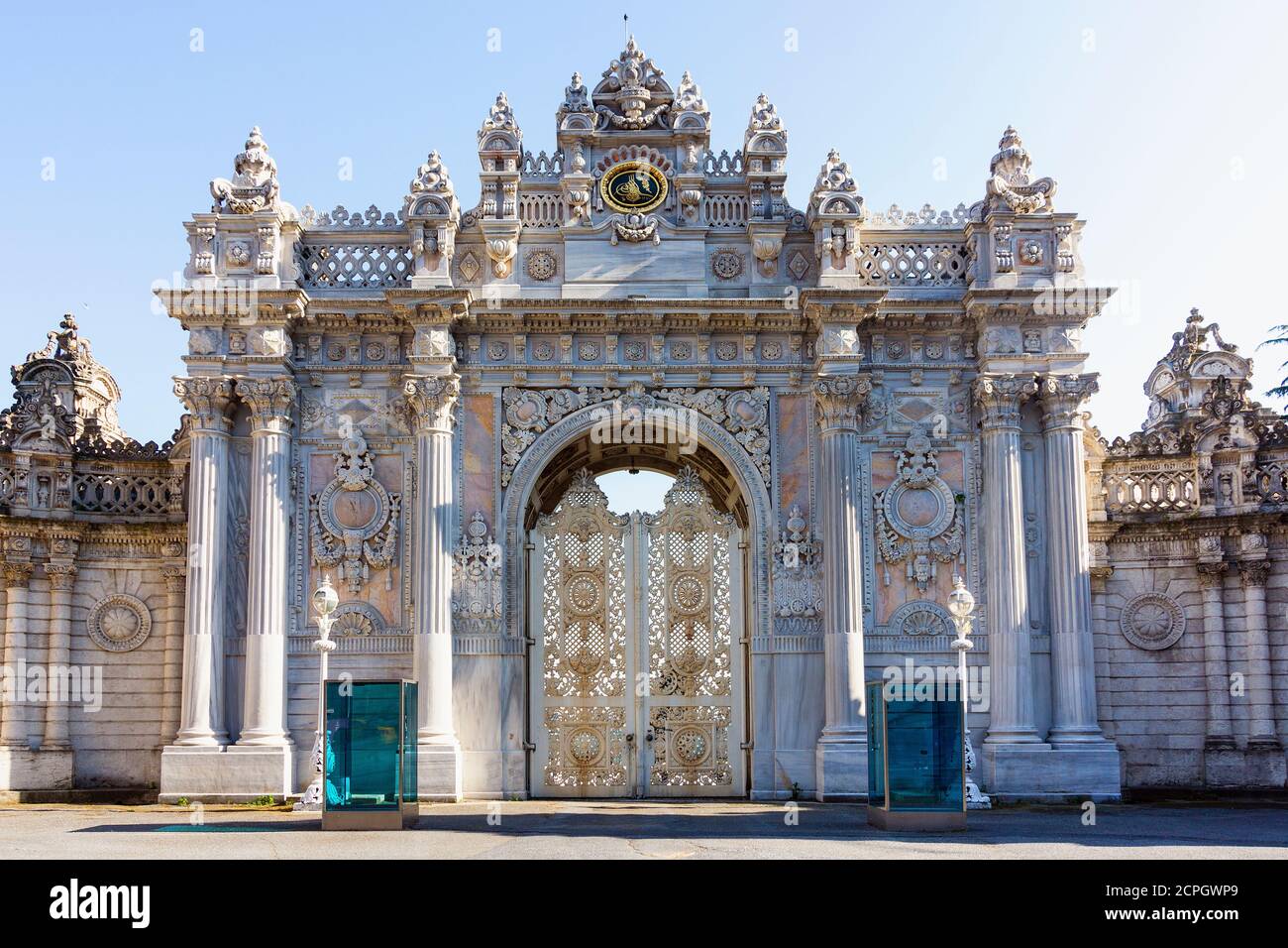 Turchia, Istanbul, Bosforo, Palazzo Dolmabahce, magnifico portale Foto Stock
