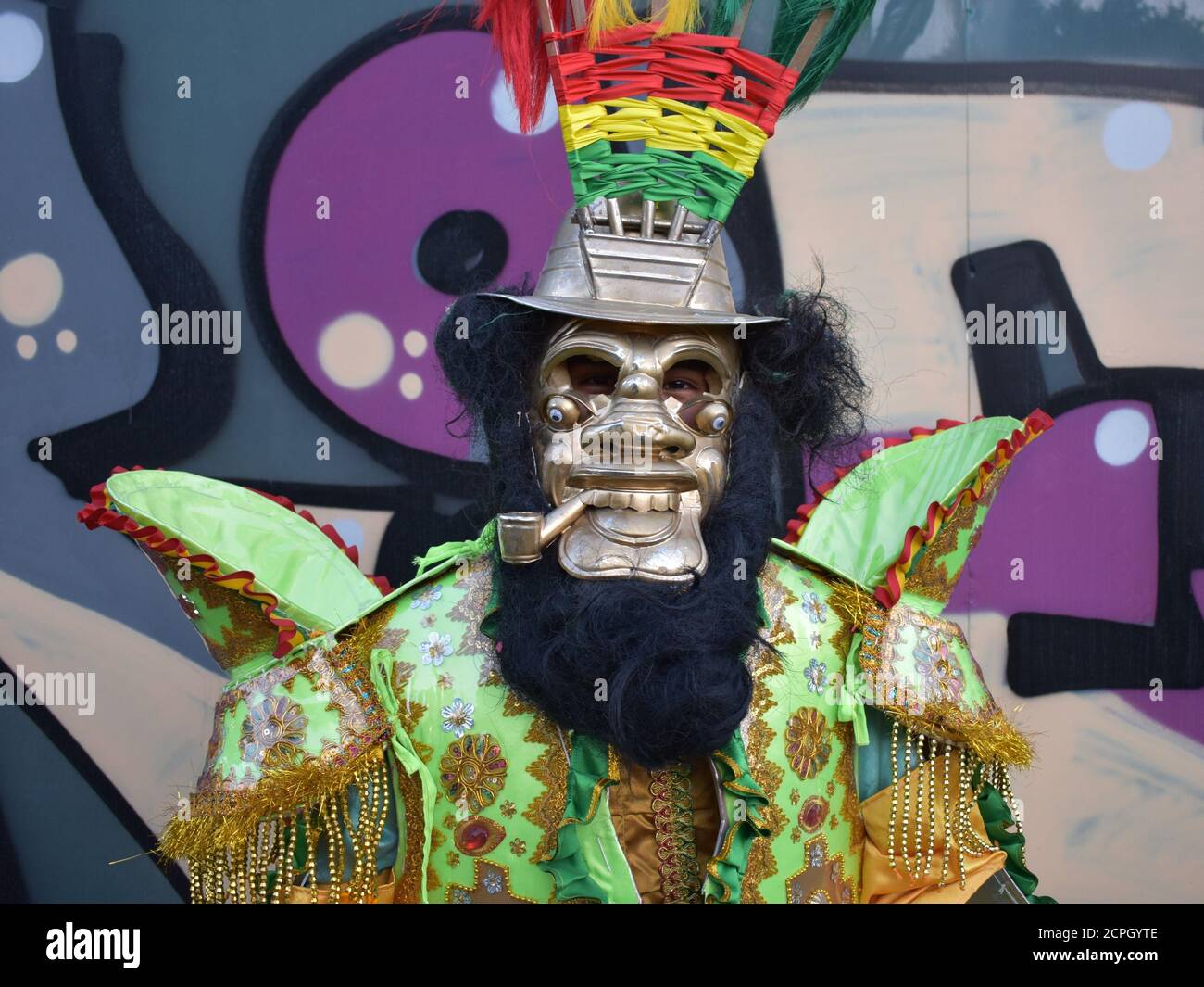 Masquerade di diablada dalla Bolivia in festival internazionale. Foto Stock