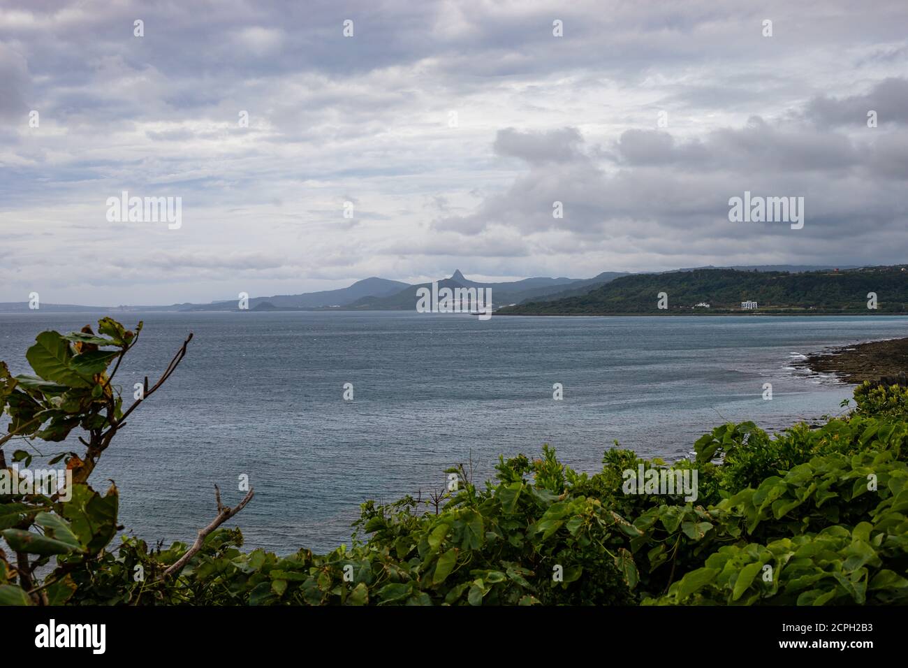 Vista sull'oceano al faro di Eluanbi nel Parco Nazionale di Kenting Foto Stock