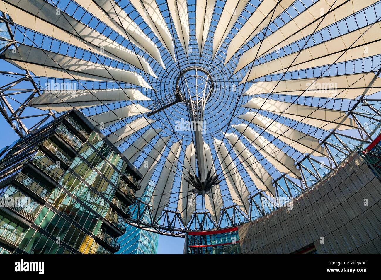 Il futuristico edificio del Sony Centre a Berlin Mitte Foto Stock