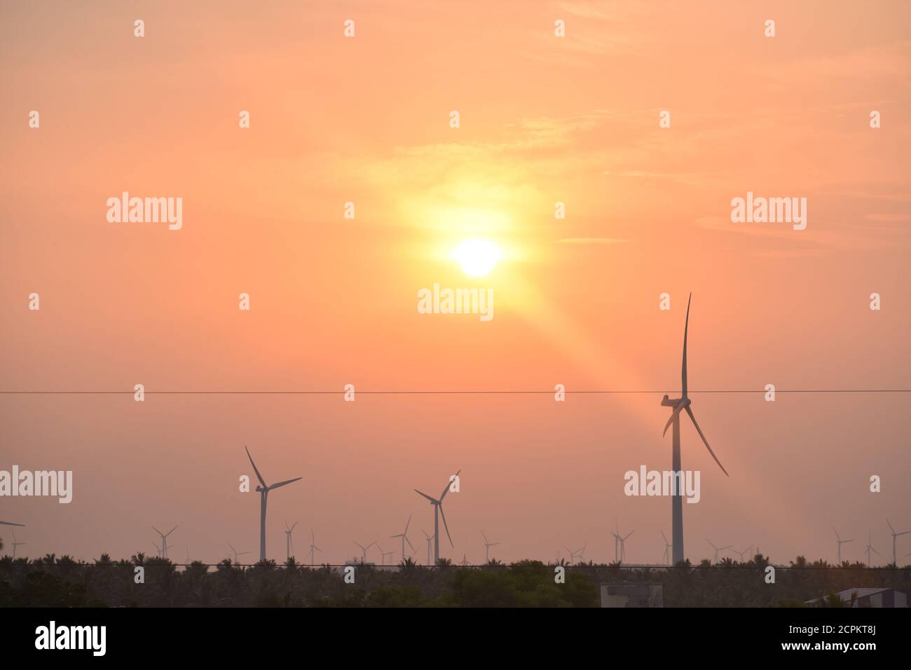 immagine del tramonto con mulino a vento Foto Stock