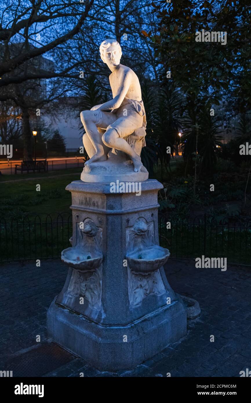 Inghilterra, Londra, Westminster, St.James's, St.James's Park, la statua e la fontana di Marble Boy Foto Stock
