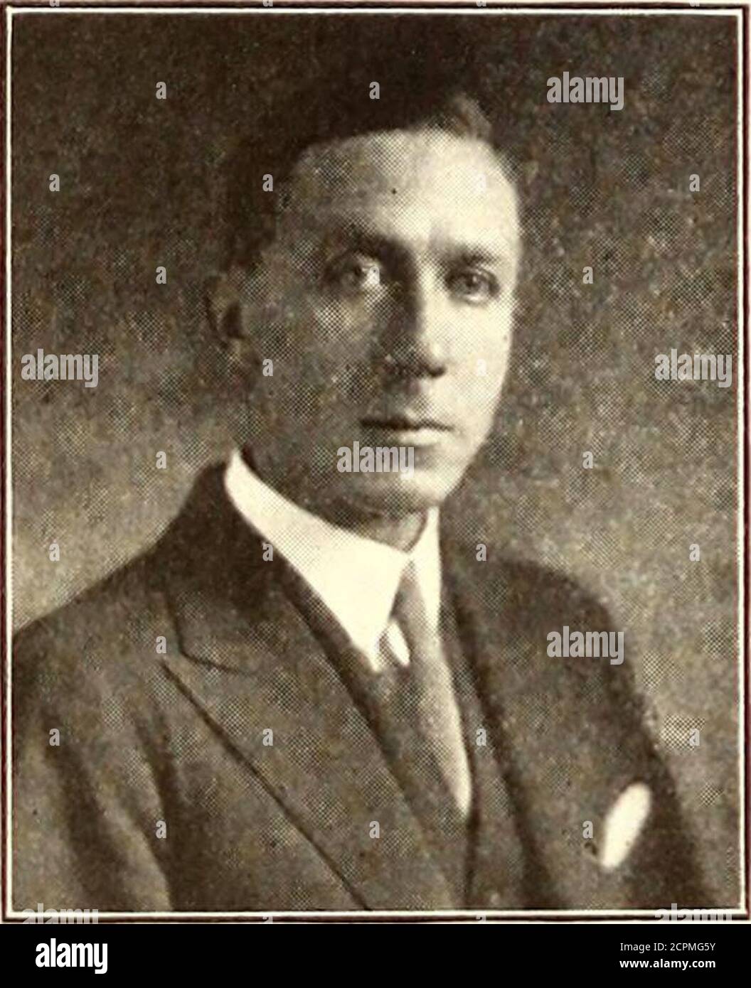 . Giornale ferroviario elettrico . i dati del 1920, e la fornitura di forincreased tasse e il salario in-crease, sono pari a 5,087,290 dollari. Citando il reddito stimolato del 1920 a 2,365,540 dollari, ha mantenuto la strada deve avere entrate in-creased sufficienti per aumentare il deficit stimato per il 1921 di ap, circa 721,000 dollari. 202 Electric Railway Journal Vol. 57, No. 4 menzione personale Sig. Crecelius in New Work sovrintendente di potere a ClevelandGoes in Consulting Engineeringand Construction per sé Lawrence P. Crecelius ha resistendas sovrintendente di potere di theCleveland (Ohio) Railway e willbe capo di un nuovo Foto Stock