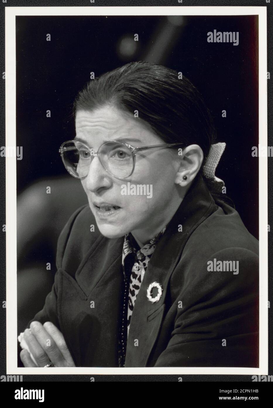 Ruth Bader Ginsburg testimonia dinanzi al Comitato giudiziario del Senato degli Stati Uniti per la sua nomina alla Corte Suprema, Washington, DC, 7/20/1993. (Foto di Michael R Jenkins/Congressional Quarterly/RBM Vintage Images) Foto Stock