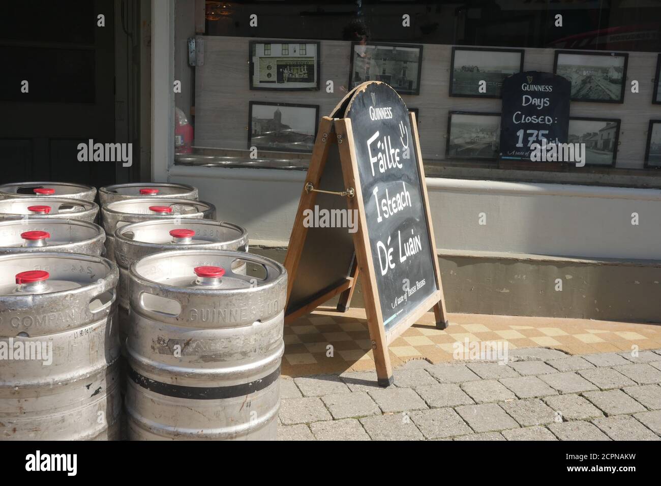 I pub irlandesi possono riaprire le loro porte dopo un lungo periodo di chiusura. Foto Stock