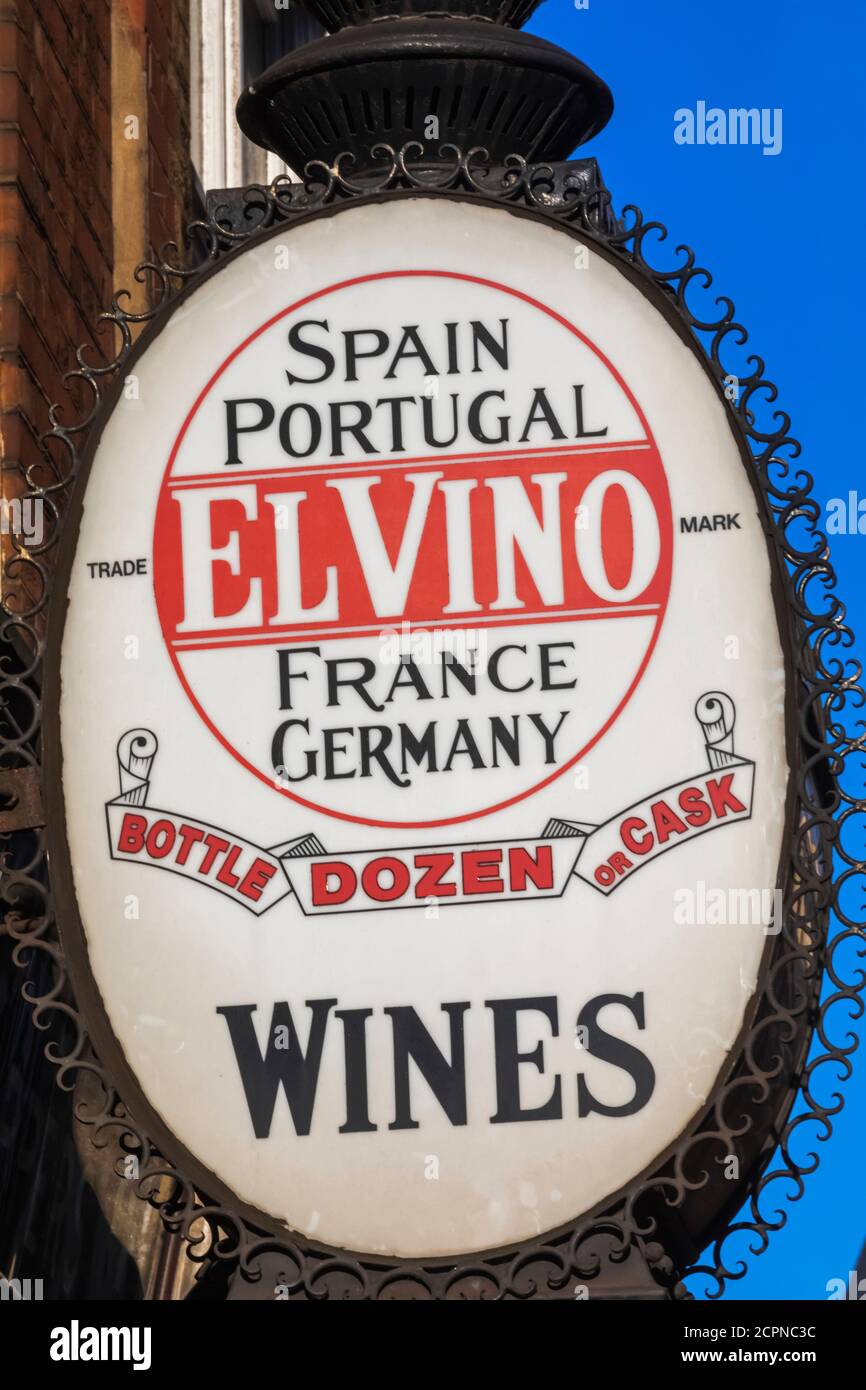 Inghilterra, Londra, City of London, Fleet Street, cartello enoteca El vino Foto Stock