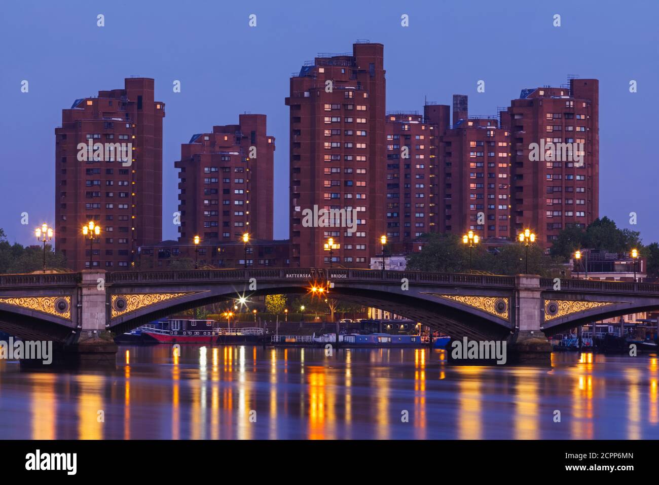 Inghilterra, Londra, Chelsea, Battersea Bridge e World's End Estate Foto Stock