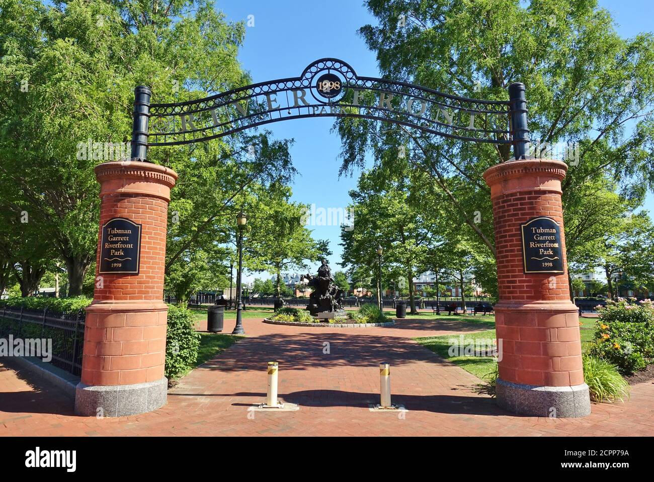 WILMINGTON, DE -13 GIU 2020- Vista della statua Harriet Tubman-Thomas Garrett nel Garrett Tubman Riverfront Park a Wilmington, Delaware, United St Foto Stock