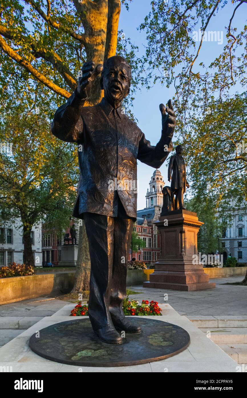 Inghilterra, Londra, Westminster, Parliament Square, statua di Nelson Mandela Foto Stock