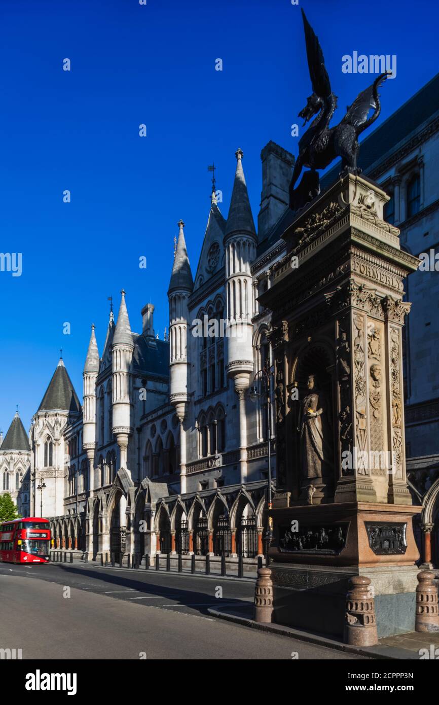 Inghilterra, Londra, Holborn, The Strand, Temple Bar Monument e le corti reali di giustizia Foto Stock