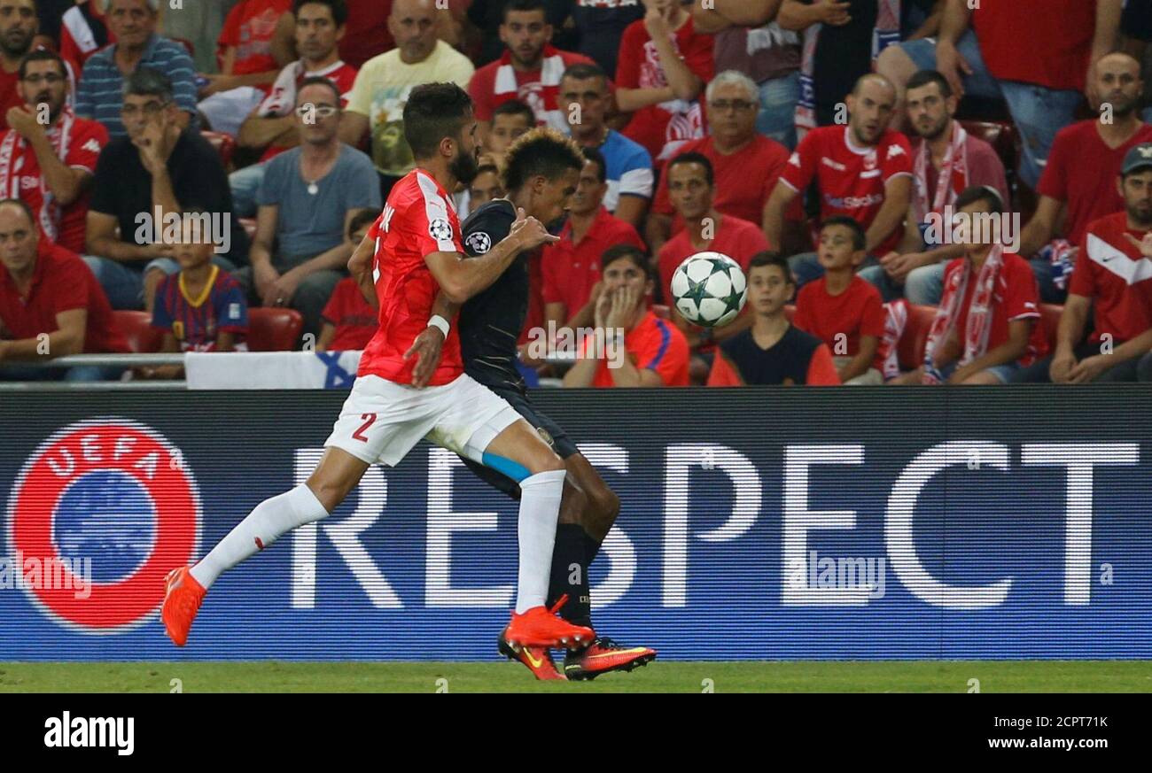 Football Soccer - Hapoel Be'er Sheva v Celtic - UEFA Champions League  Playoff Second Leg - Turner Stadium, Beersheba, Israel - 23/08/16.Hapoel  Be'er Sheva's Ben Bitton in action during the match. REUTERS/Ronen