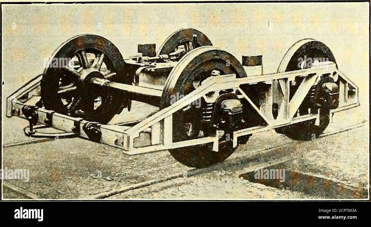 . Giornale ferroviario elettrico . yby tutte le ferrovie - nuovi usi e pratiche vengono alla luce continuamente - alcuni dettagli impor-tant della scienza della saldatura elettrica e dei risultati ottenuti AreRelated - le nuove applicazioni per la saldatura ad arco sono anche indicate da a. M. CANDY Westinghouse Electric «S: Manufacturing Company, Pittsbuigh, Pa. TRE viste di tre diversi telai di camion che sono interamente saldati, nessun rivetto che è usato nella costruzione, sono mostrate in Fig. 1. Questo è apractice ora che è usato in una certa misura da theGovernment Electric Railways di Sydney, Australia. Le scatole di giornale usate con Foto Stock