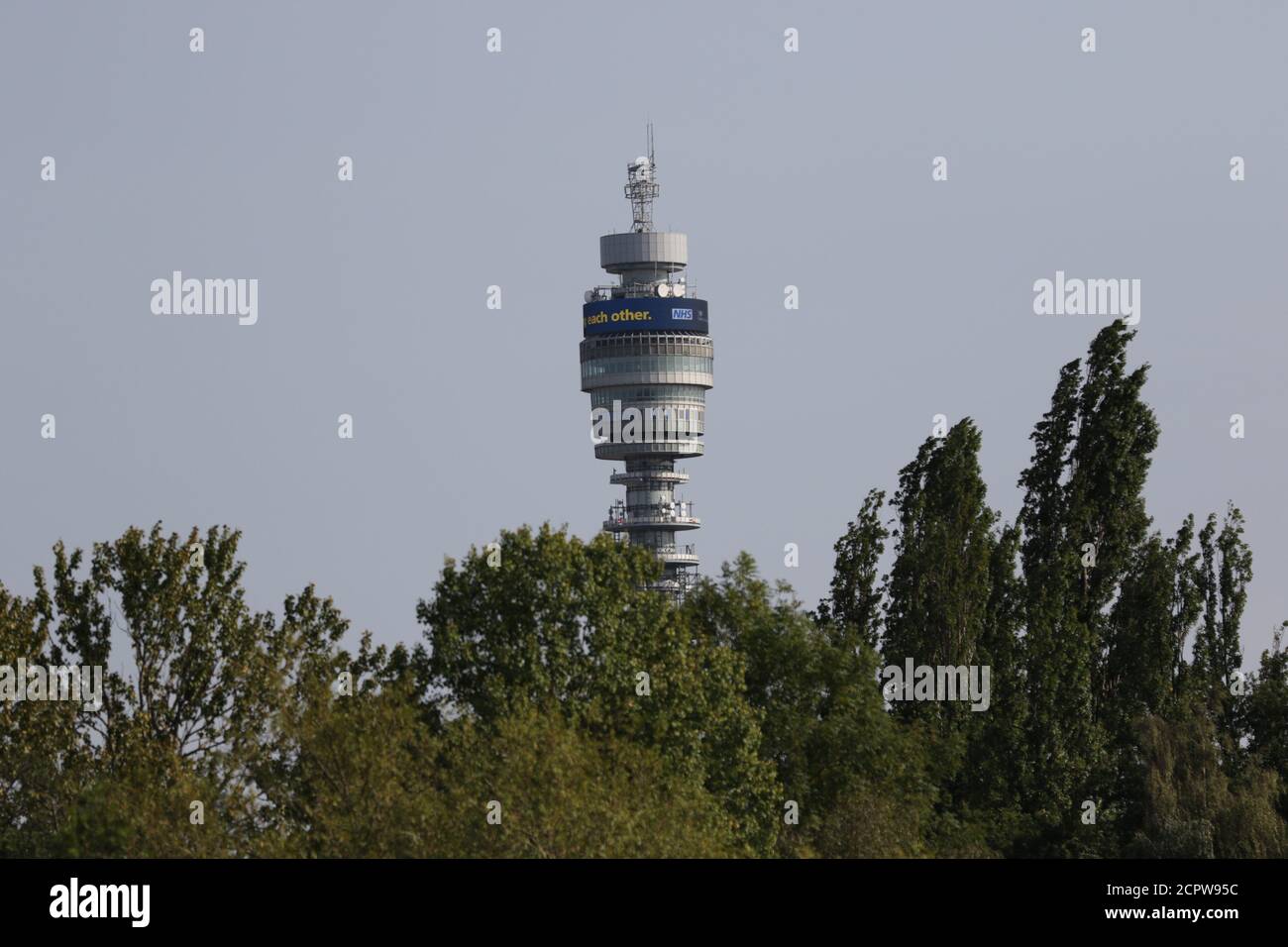 Londra, Regno Unito. 19 settembre 2020. BT Tower con messaggi di coronavirus. Credit: Liam Asman/Alamy Live News Foto Stock