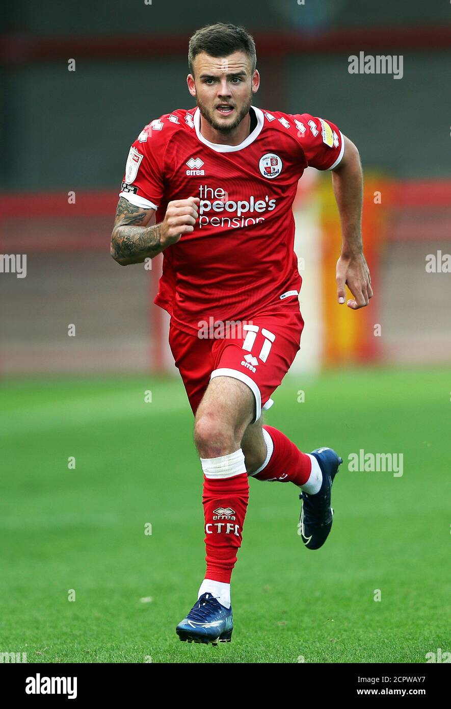 Tyler Frost di Crawley Town in azione durante la partita Sky Bet League Two al People's Pension Stadium, Crawley. Foto Stock