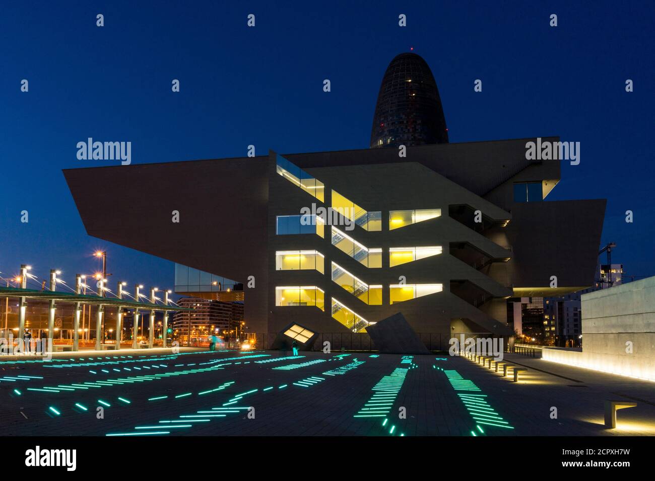 Barcellona, museo del design, architettura moderna, ora blu Foto Stock