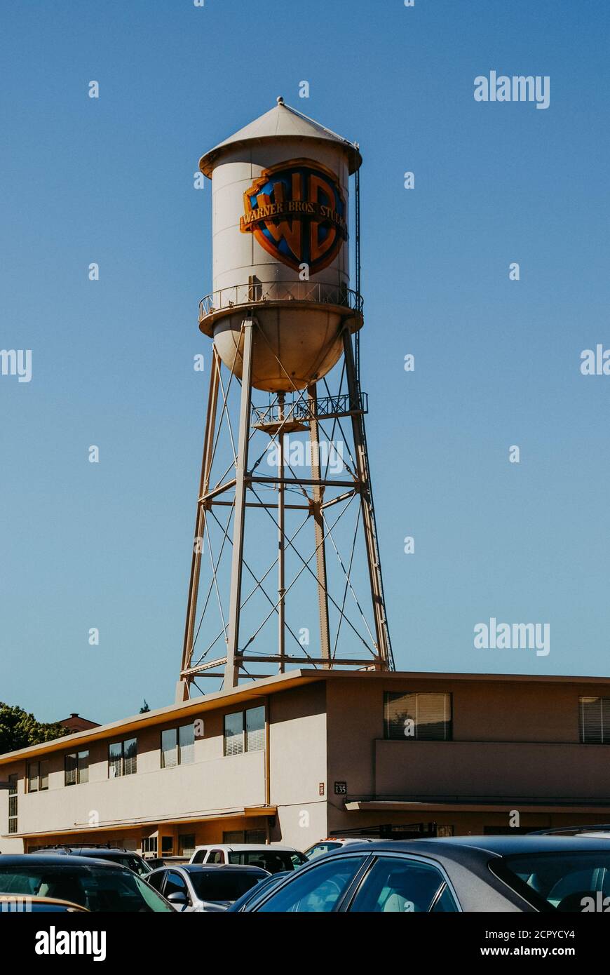 USA, California, Los Angeles, la famosa torre d'acqua Warner Brothers Studios Foto Stock