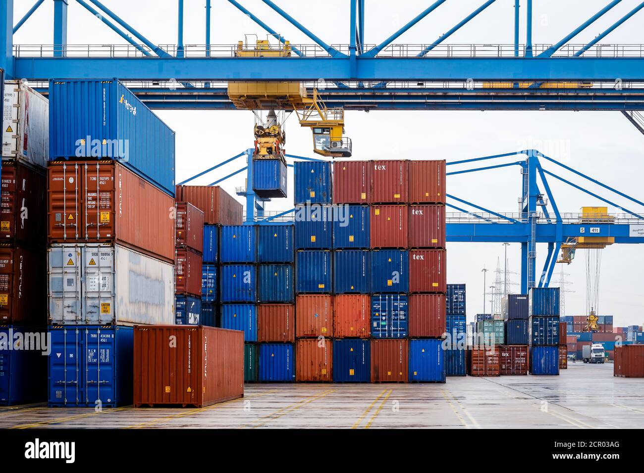 Terminal dei container, porto di Duisburg, Duisburg, area della Ruhr, Renania Settentrionale-Vestfalia, Germania, Europa Foto Stock