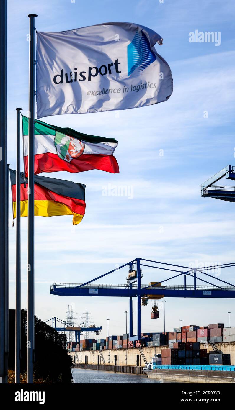 Bandiera di Duisport, Renania Settentrionale-Vestfalia e Germania, gru portuali chiatta con container, terminal container, duisport, porto di Duisburg sulla R Foto Stock