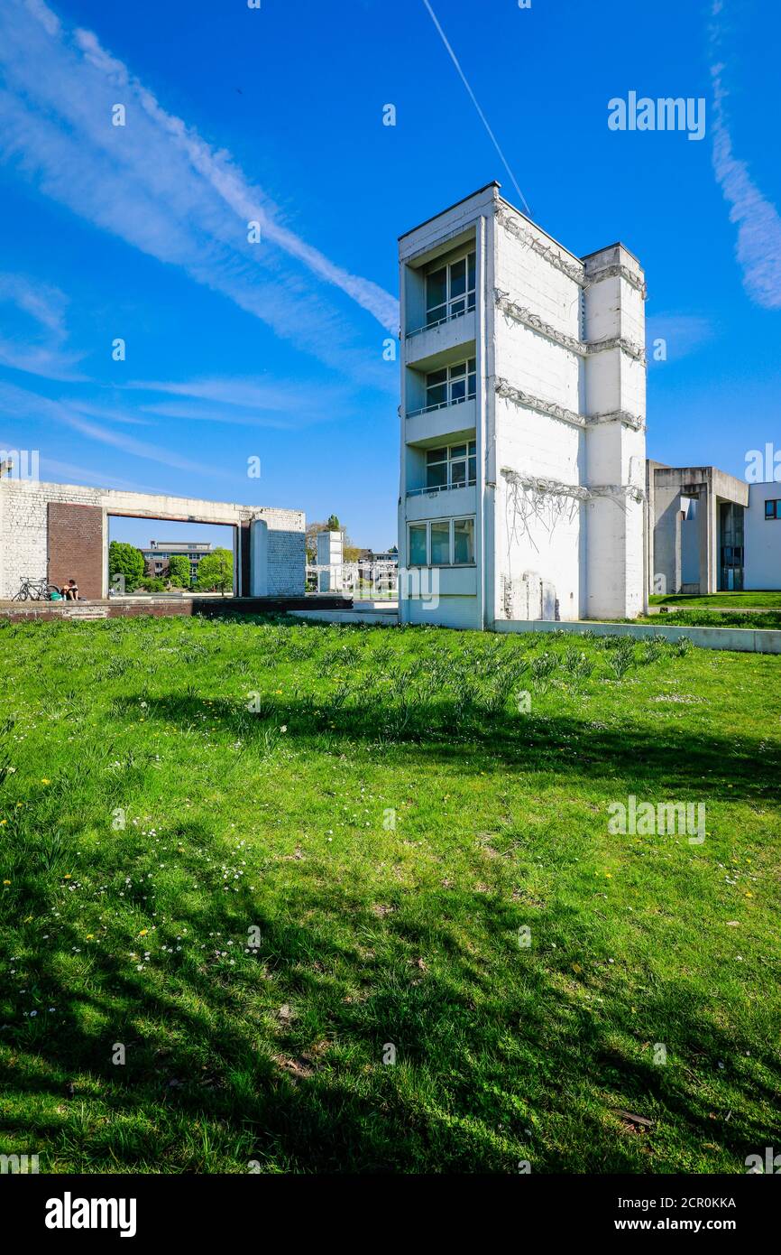 Opera d'arte, Giardino delle memorie, disegnata secondo i piani dell'artista israeliano Dani Karavan, porto interno di Duisburg, zona Ruhr, Nord Foto Stock