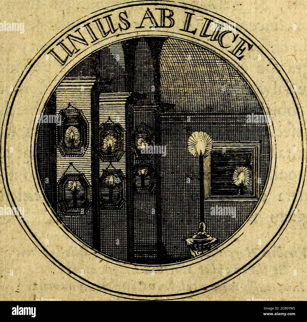 . Philotei Symbola christiana : quibus idea hominis christiani exprimitur . m omnium vir-tutem, per quam csetera? fulgent-, &digniflima luce fe eomndendant. Pietamandi-co finceram atque ilibatam , (ux omniumvirtutum prima atque verifima magiftra ^cun&as quippe movet &ineitat, utpukher-rimo ftudio atque fancfciflmo fervoreadexe-ejuendas res clarflimas valeaned. AC quemad-modum candela Iucens in concavi multis fpe-culis decorato, fingulis fplendorem affundit,& fuo ex lumine reddit micantiaj ita etiampietas omnibus virtutibus fuam communicatexcellentiam, ut infigniori emicent fplendo-re, huj Foto Stock